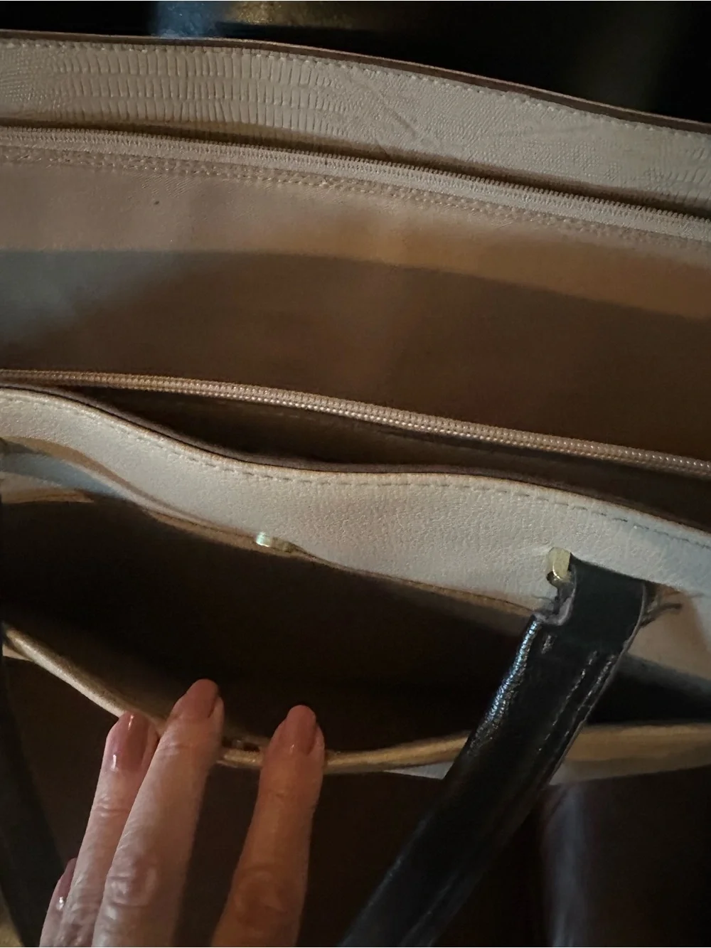 Tutilo New York Beige laptop Bag with Black Handles